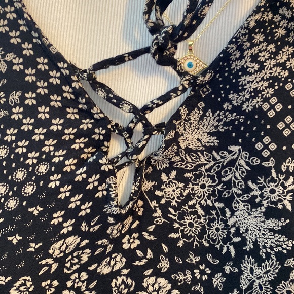 Old navy lace up dress - Picture 4 of 7